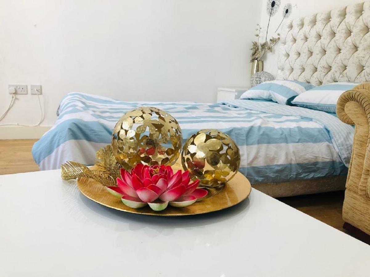 Lux Apartment In Gatwick كرولي المظهر الخارجي الصورة