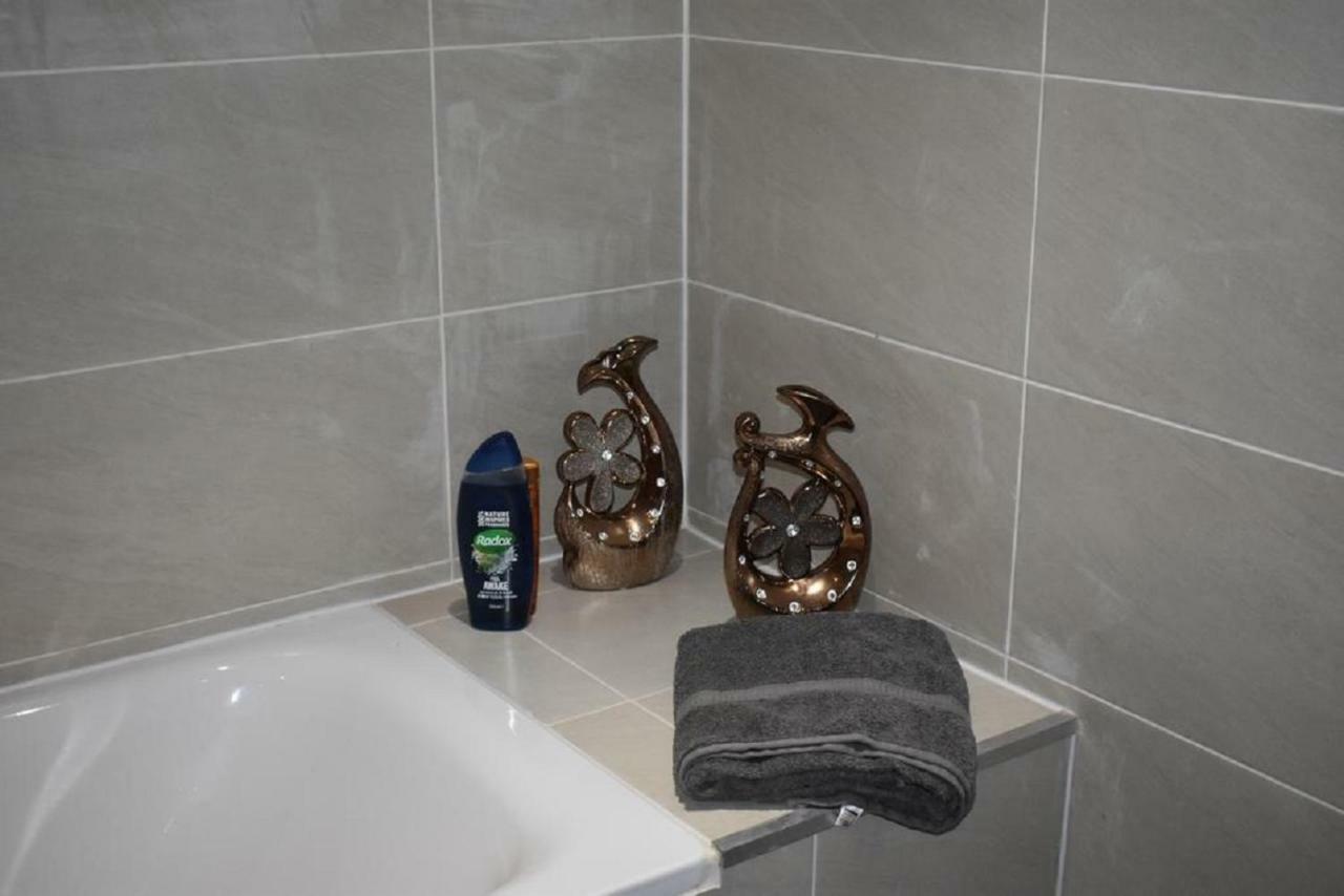 Lux Apartment In Gatwick كرولي المظهر الخارجي الصورة